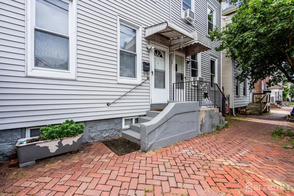 661 2nd Street, Trenton