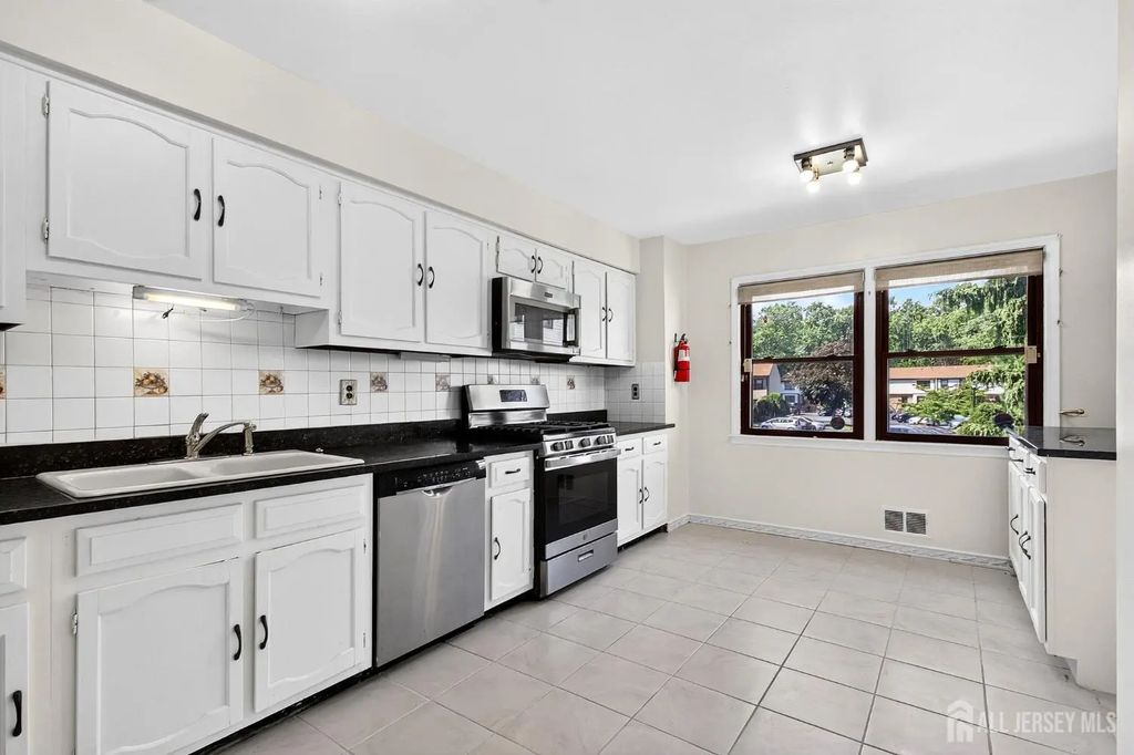 71 Highview Drive, Woodbridge Proper