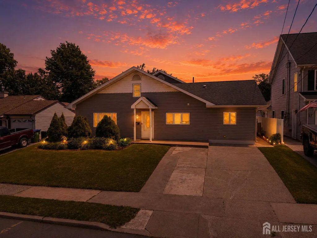24 Winthrop Road, Edison