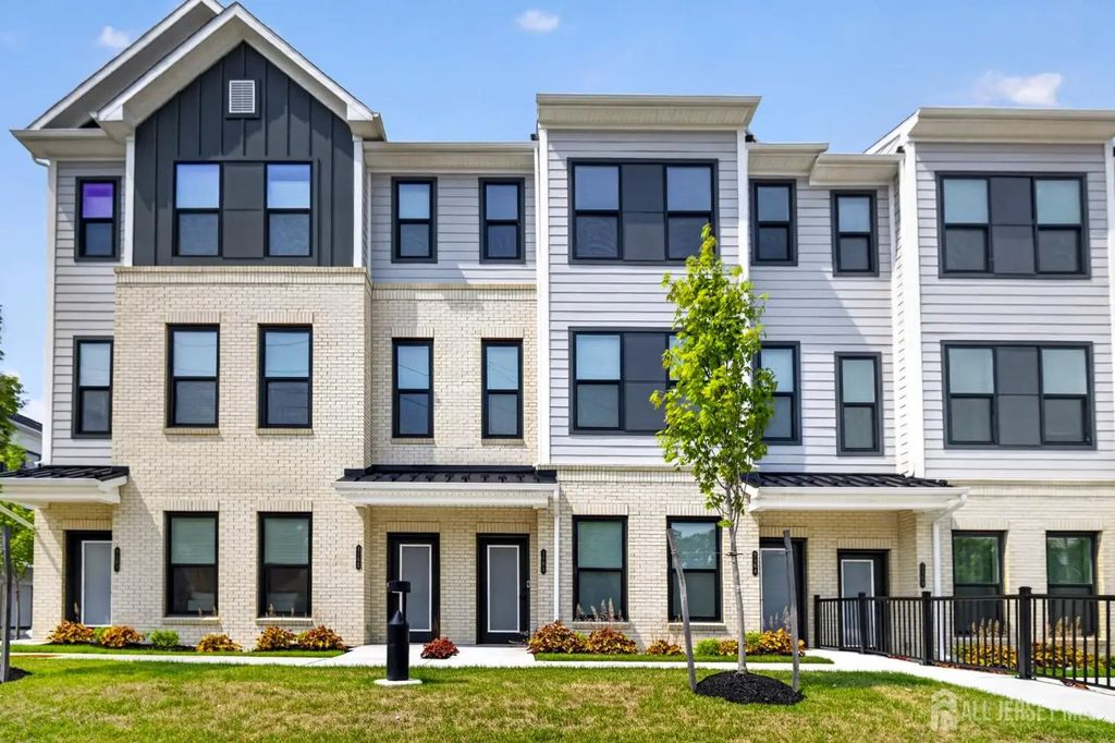 1103 Greenwich Drive, West Windsor