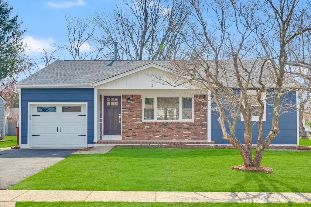 3 Pembroke Lane, Toms River