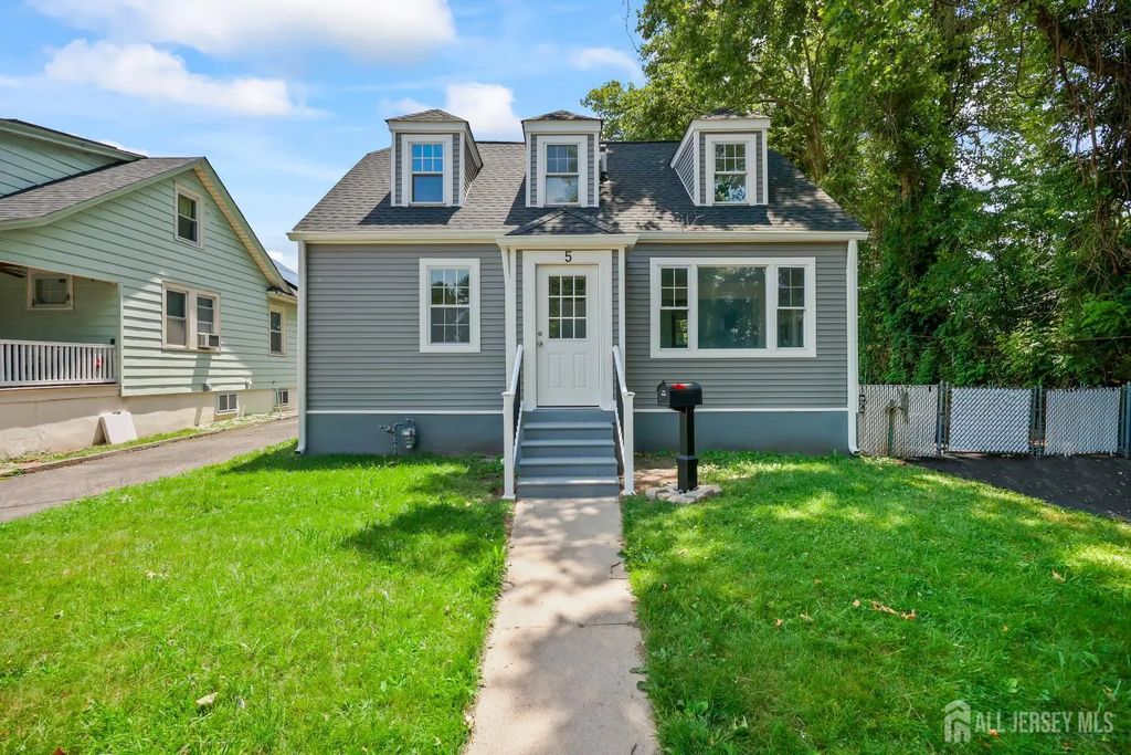5 Monument Avenue, Hamilton