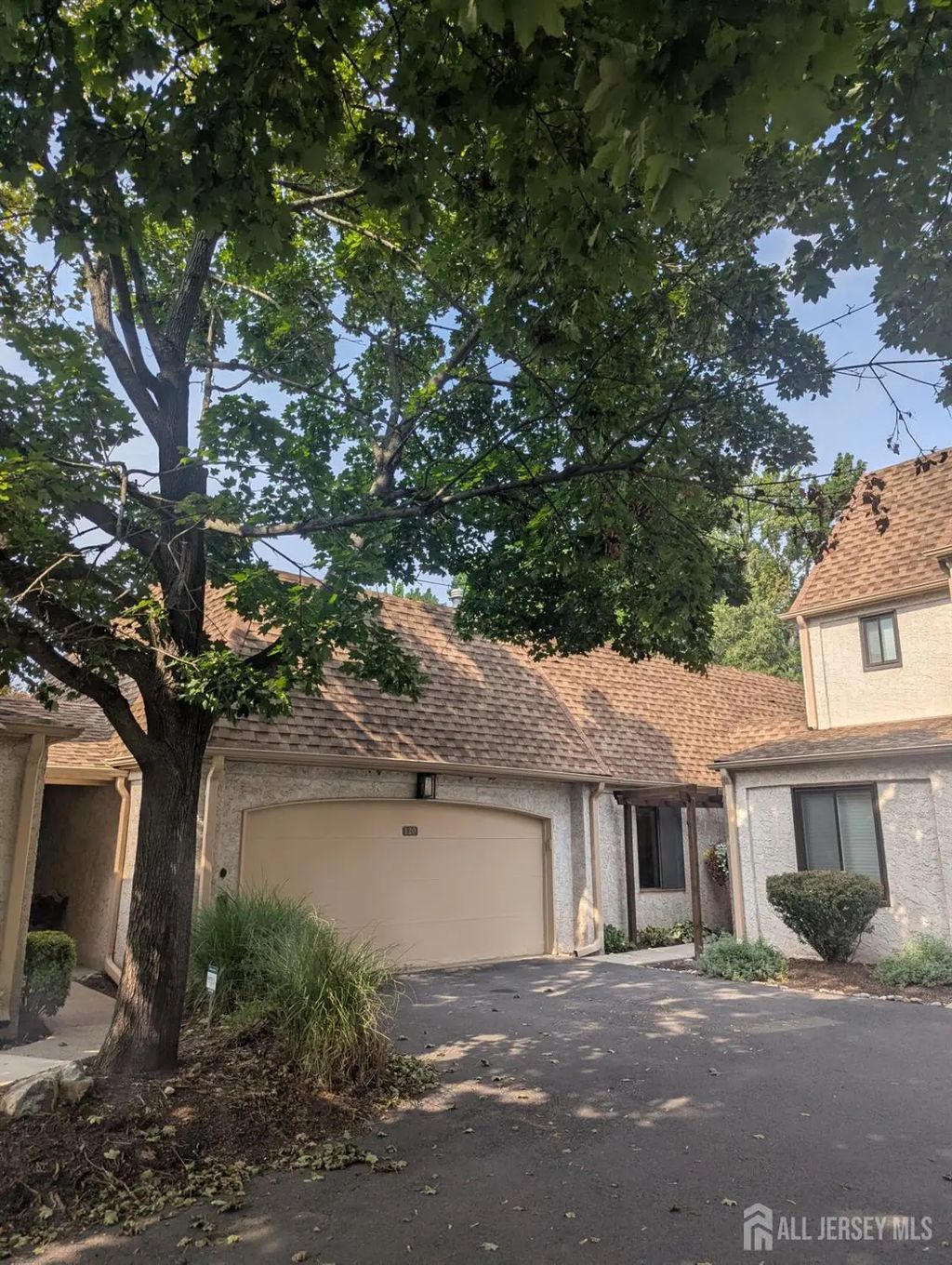 120 Park Gate Drive, Edison