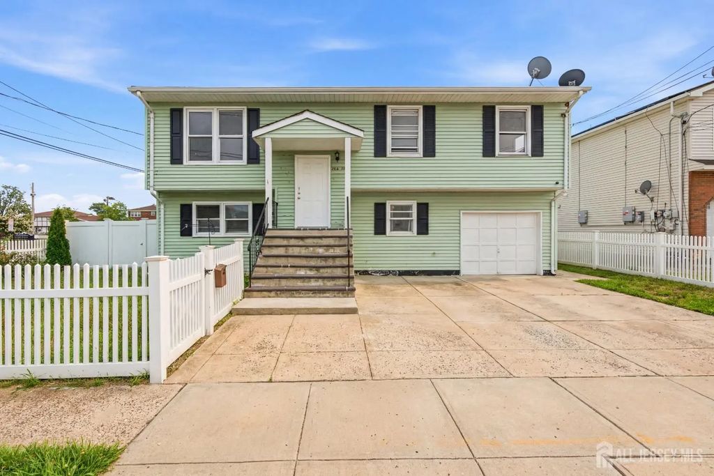 42 Mercer Street, Carteret