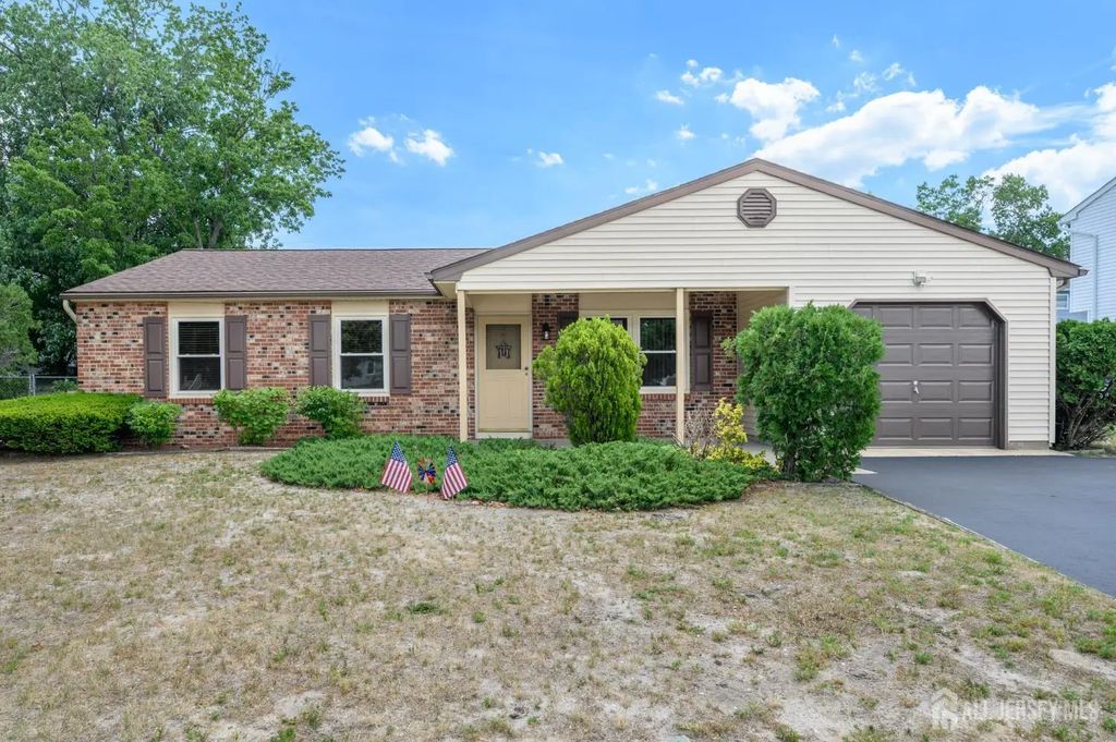 5 Evergreen Place, Howell