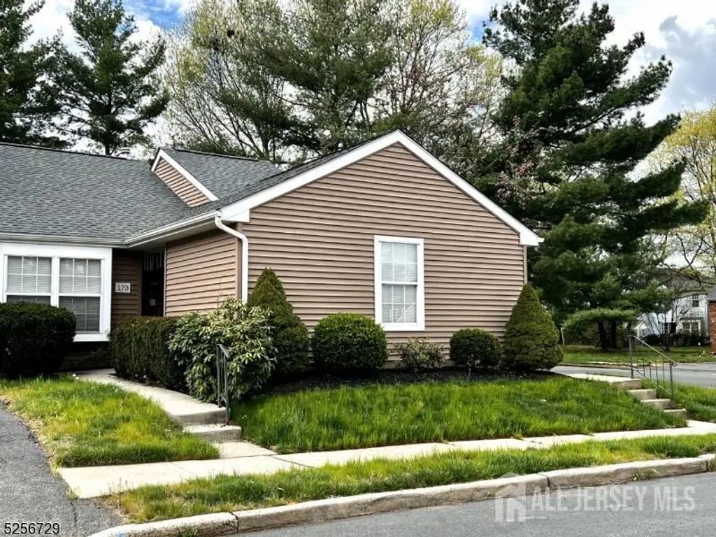 173 Jordans Circle, Franklin Twsp