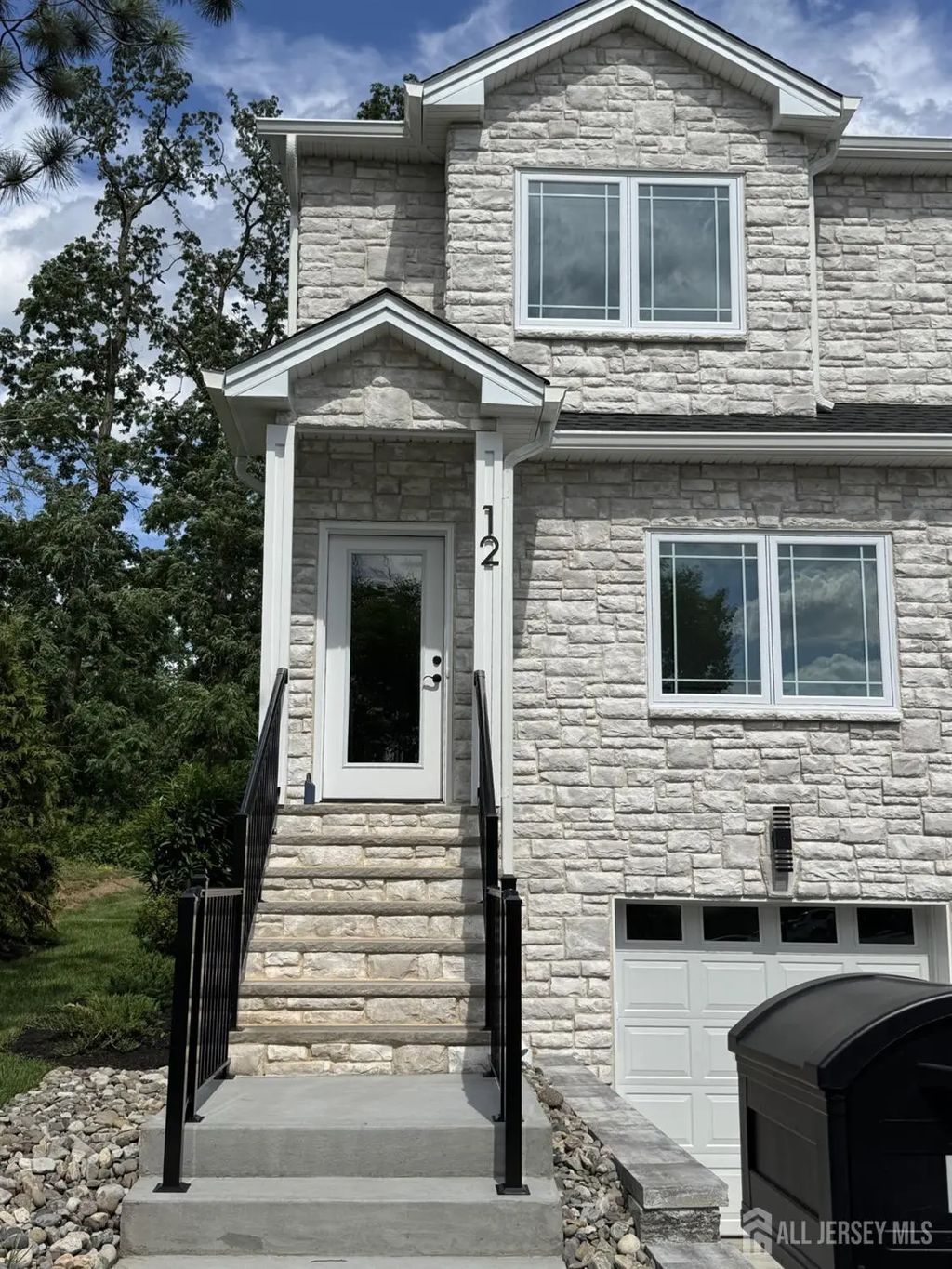 12 Moyse Place, Edison