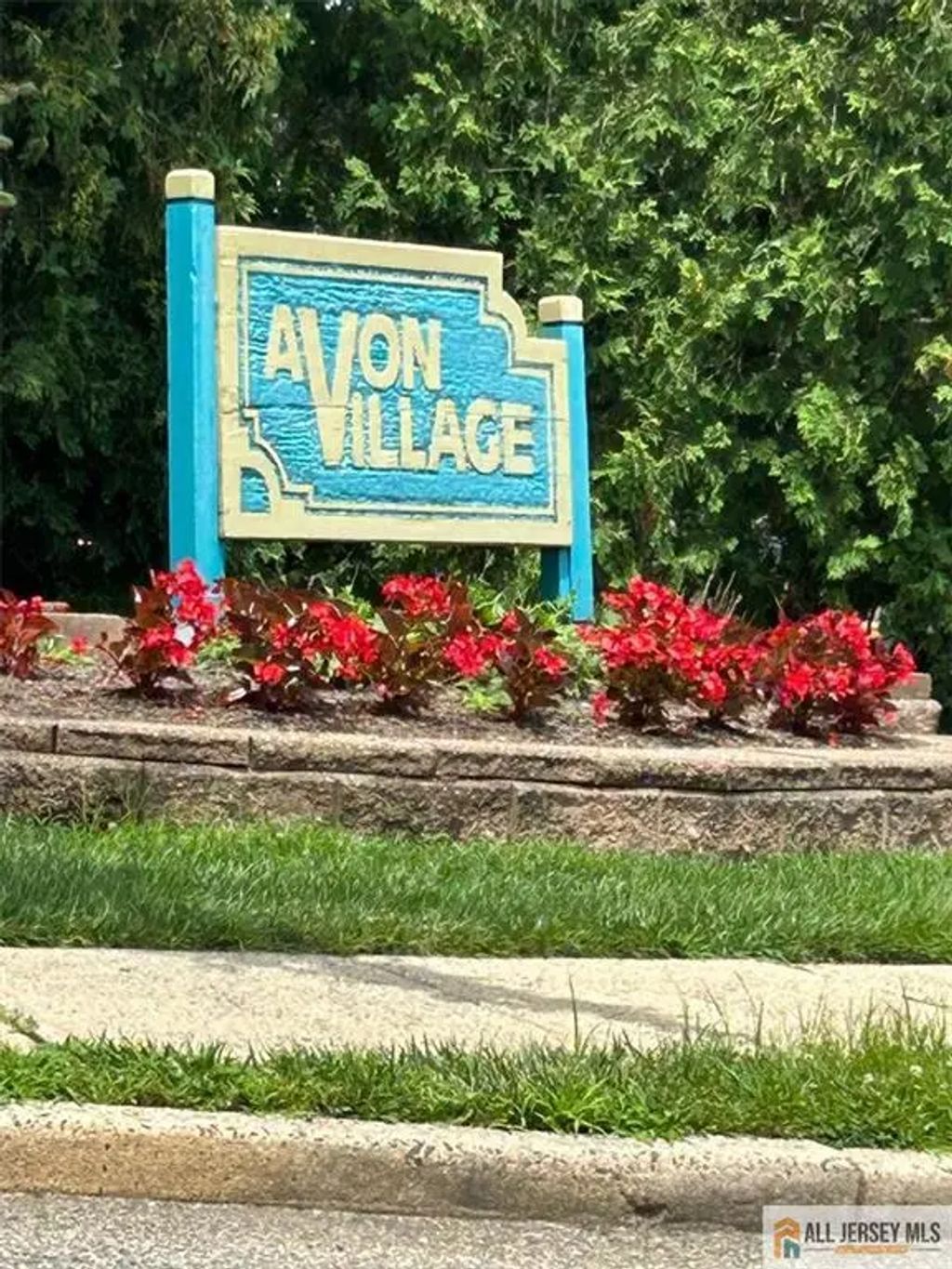 8 Avon Drive, East Windsor