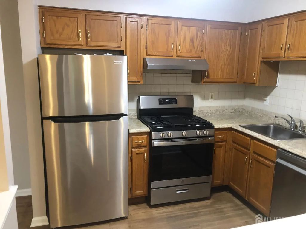 827 Waterford Drive, Edison