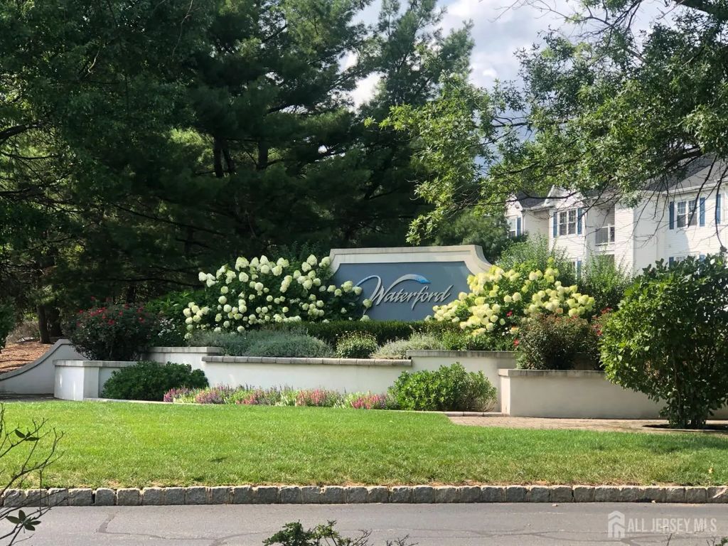 827 Waterford Drive, Edison