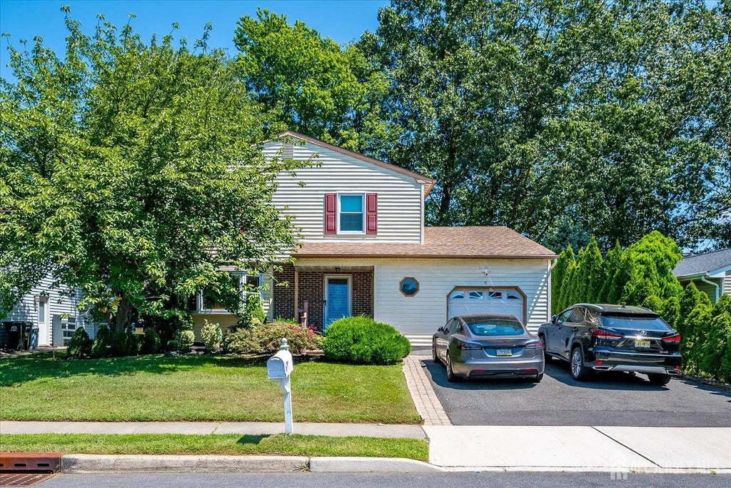 76 Scenic Drive, Freehold