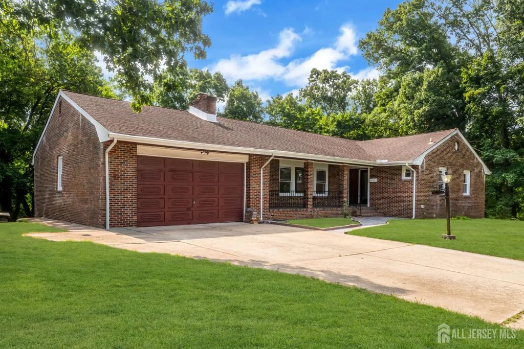 285 Highland Drive, Milltown