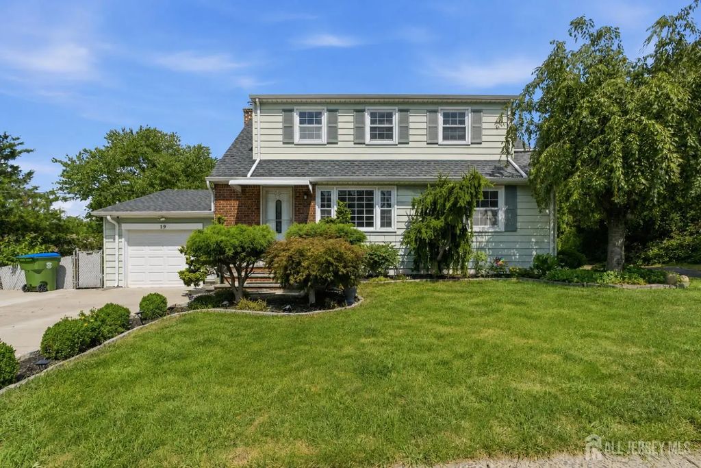 19 Sycamore Avenue, Edison