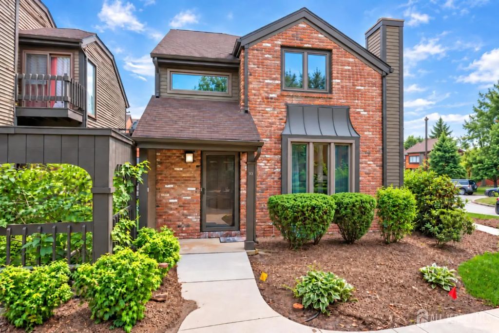 93 Riverbend Drive, North Brunswick