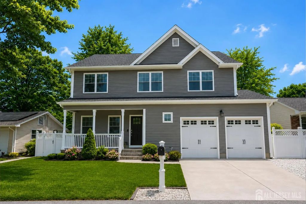 741 Beach Avenue, Beachwood