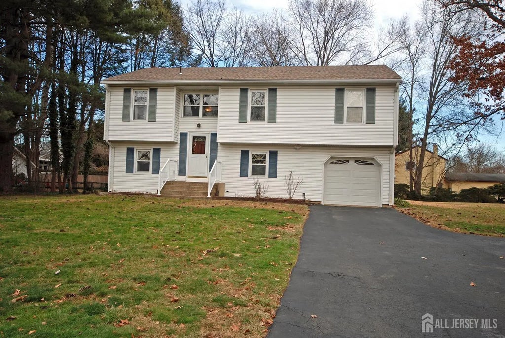 4 Linden Lane S, Plainsboro