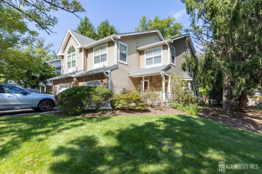 86 Gordon Avenue, Lawrence