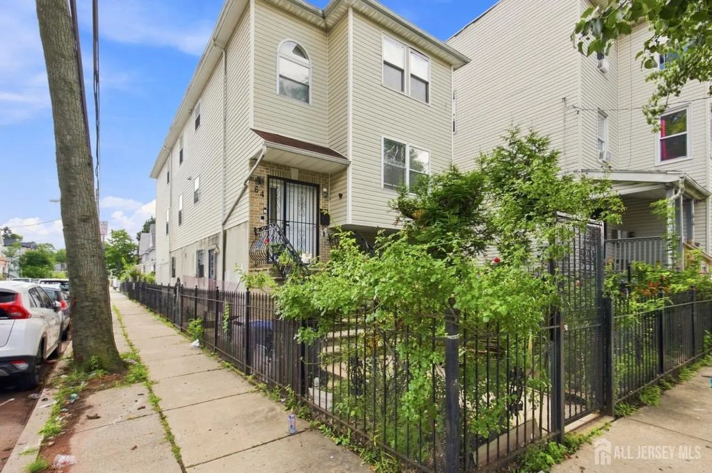64 Fabyan Place, Newark