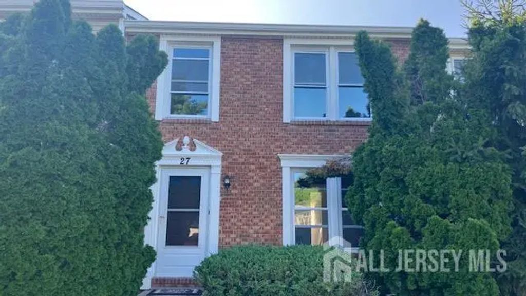 27 Beechwood Court, South Brunswick