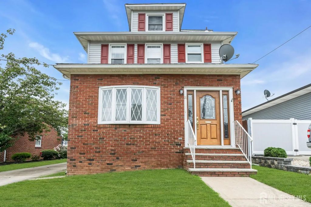 91 Colfax Street, South River