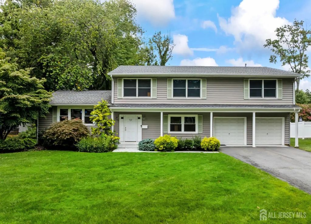 17 Peach Orchard Drive, East Brunswick
