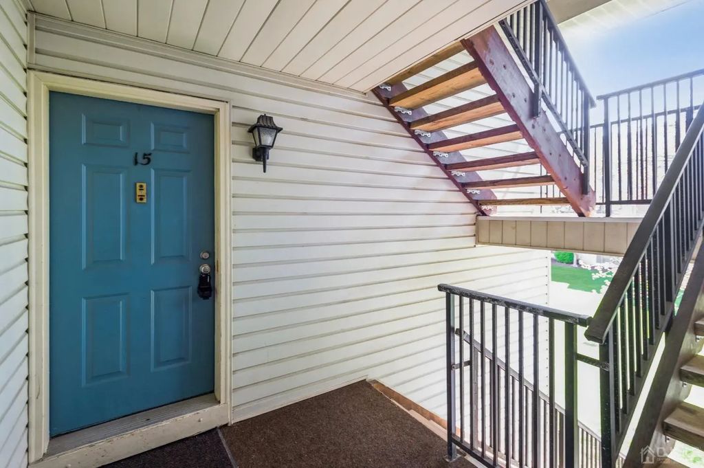 15 Feiler Court, Lawrence
