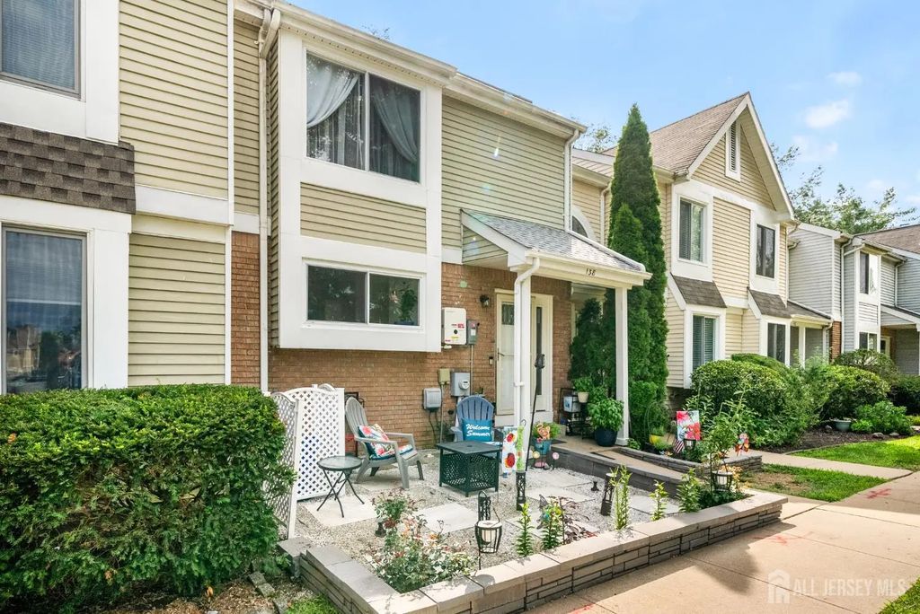 138 Stratford Court, Hillsborough