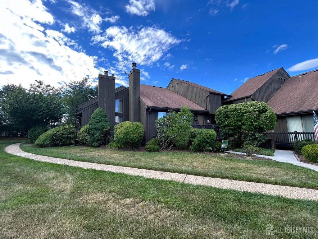 11 Westgate Drive, Edison
