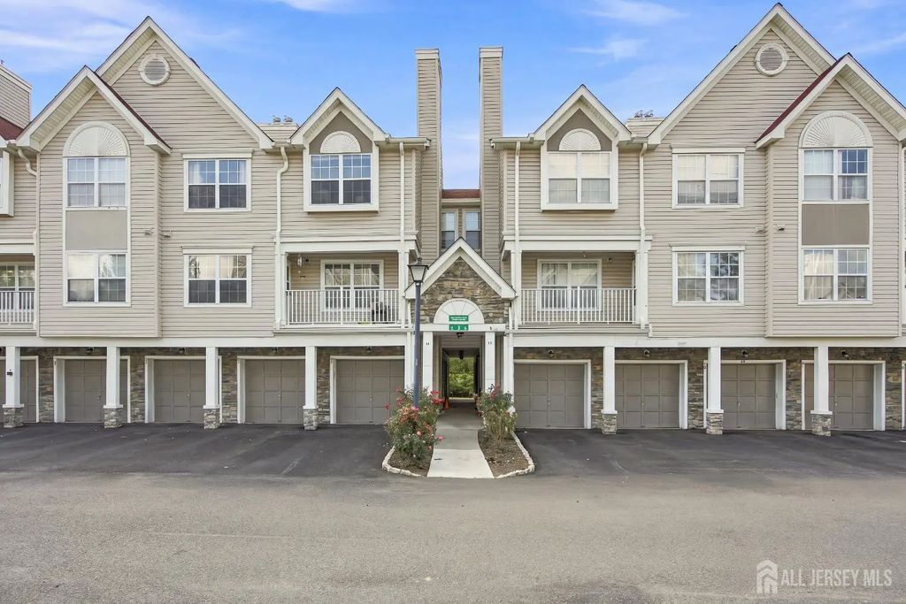 17 Prestwick Way, Edison