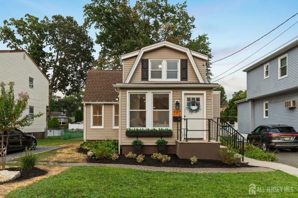 180 Cutter Avenue, Fords