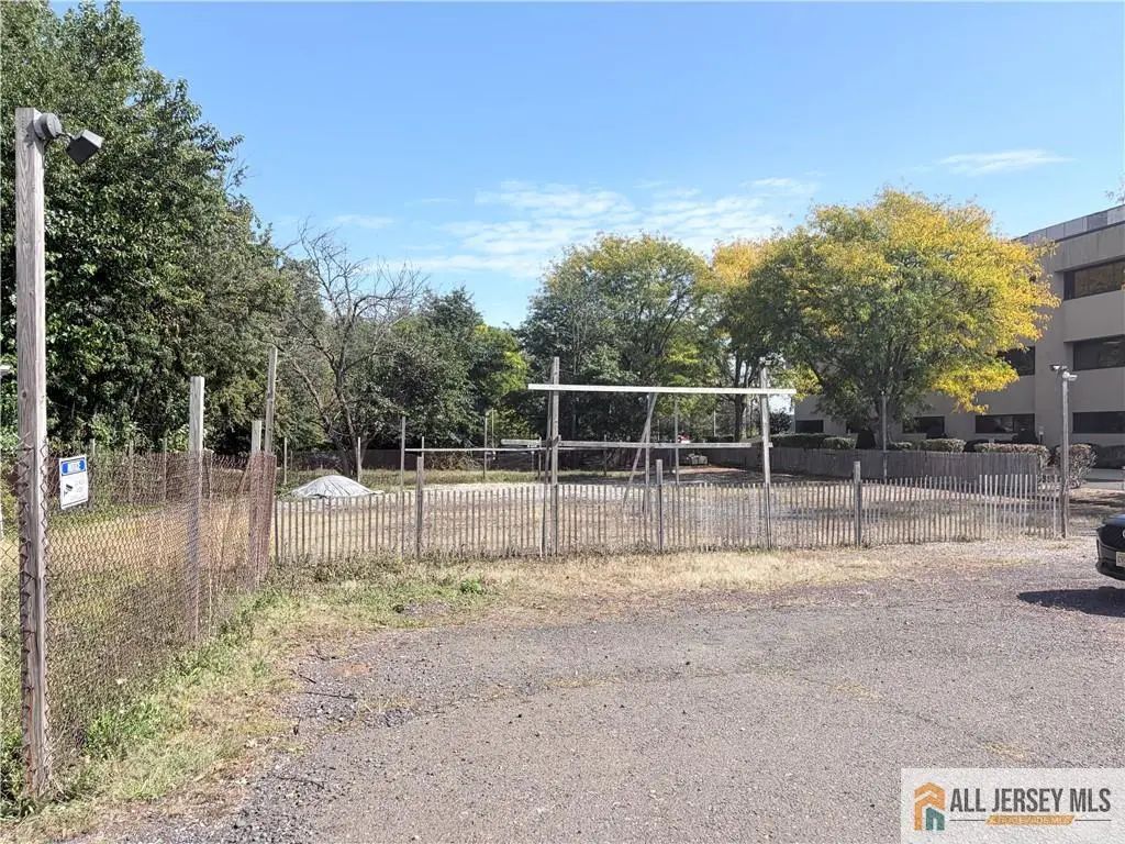 1052 Saint Georges Avenue, Avenel