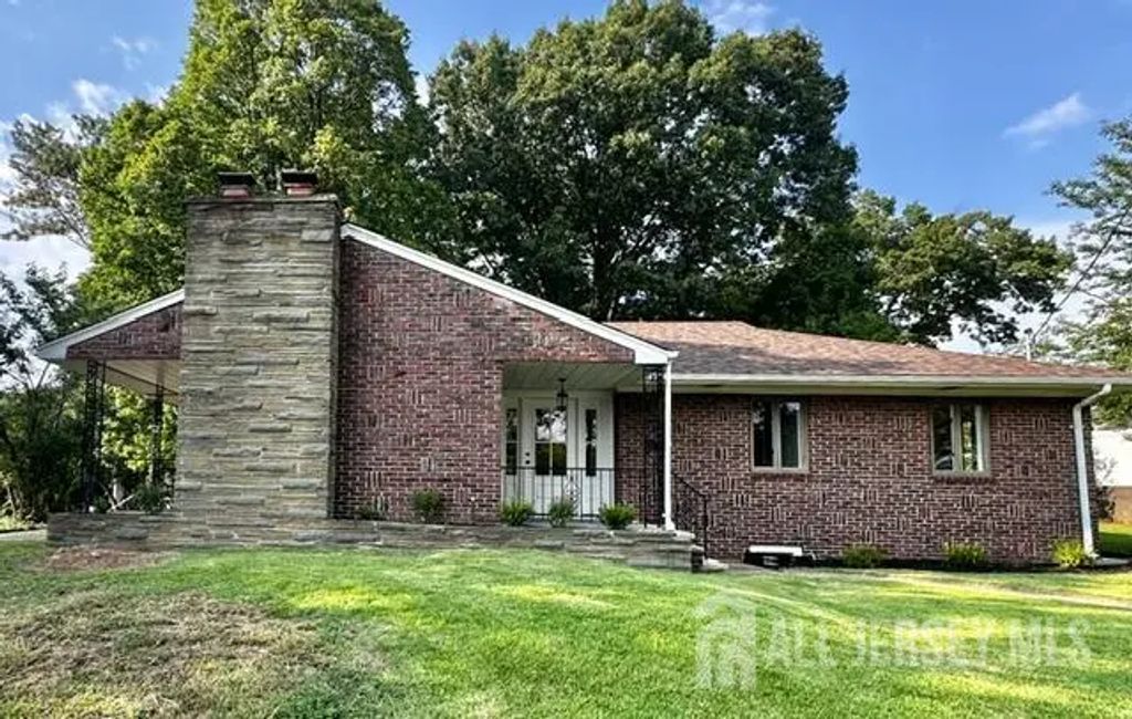 16 Charlotte Street, Sayreville