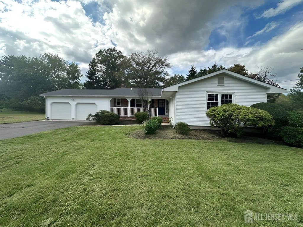28 Rockleigh Drive, Ewing