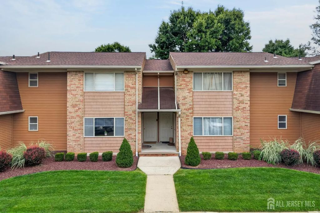 207 Mandon Court, South Brunswick