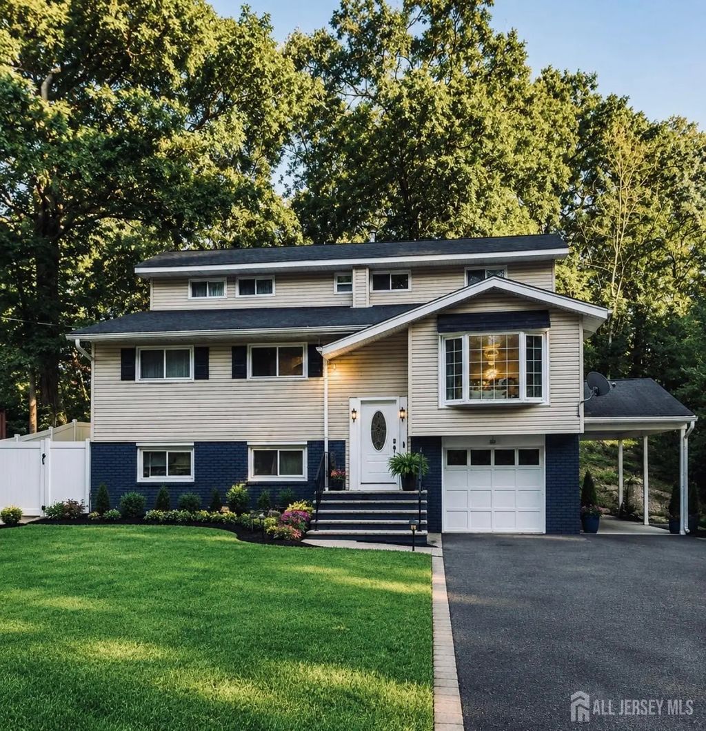 108 Evergreen Avenue, Hopatcong