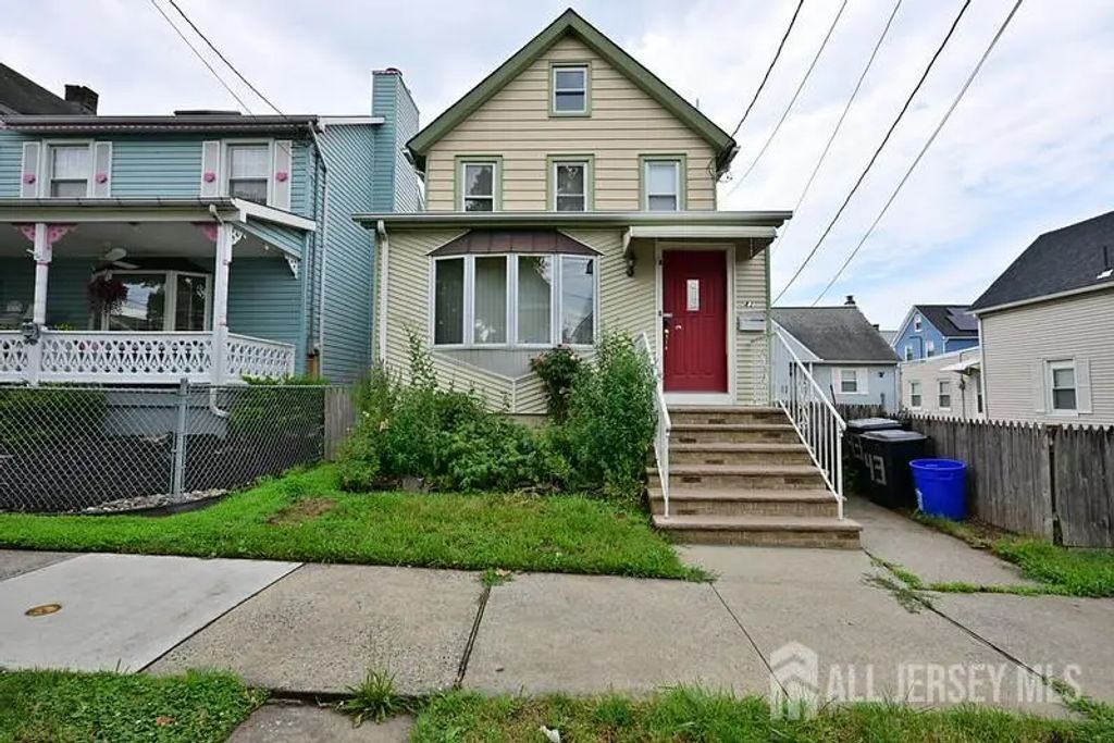 43 Christopher Street, Carteret