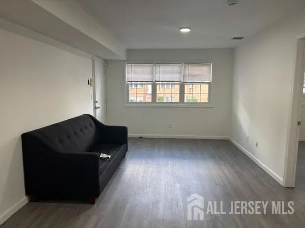 392 College Drive, Edison