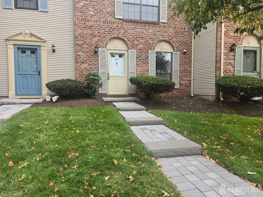 187 Hampshire Court, Piscataway