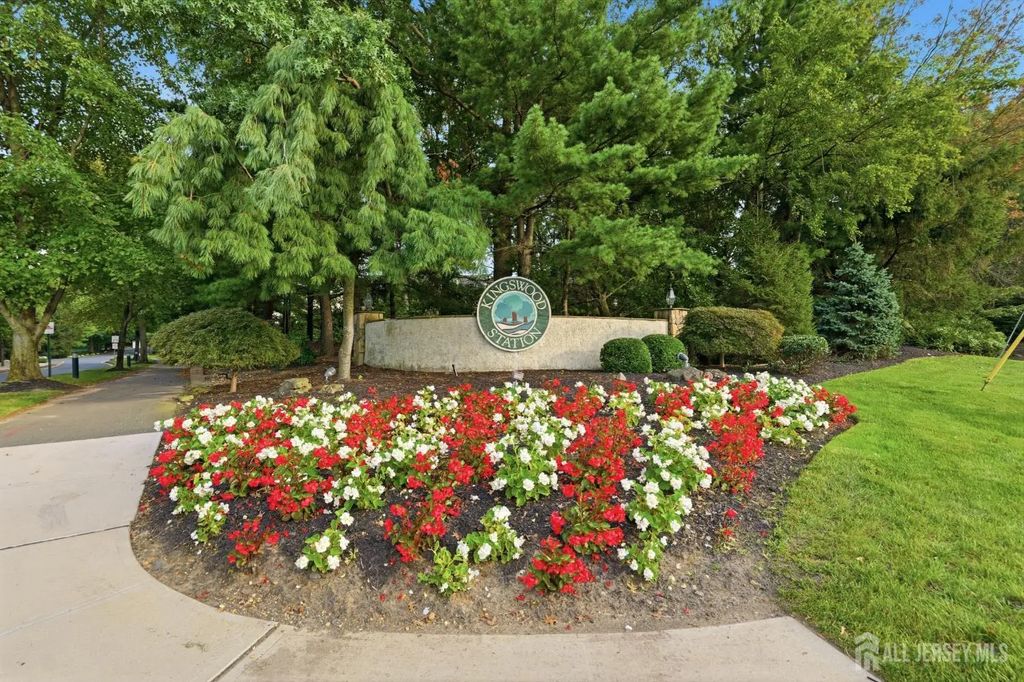 2508 Commons Drive, East Brunswick