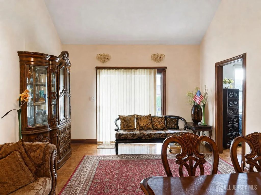 112 Beverly Hills Terrace, Woodbridge Proper