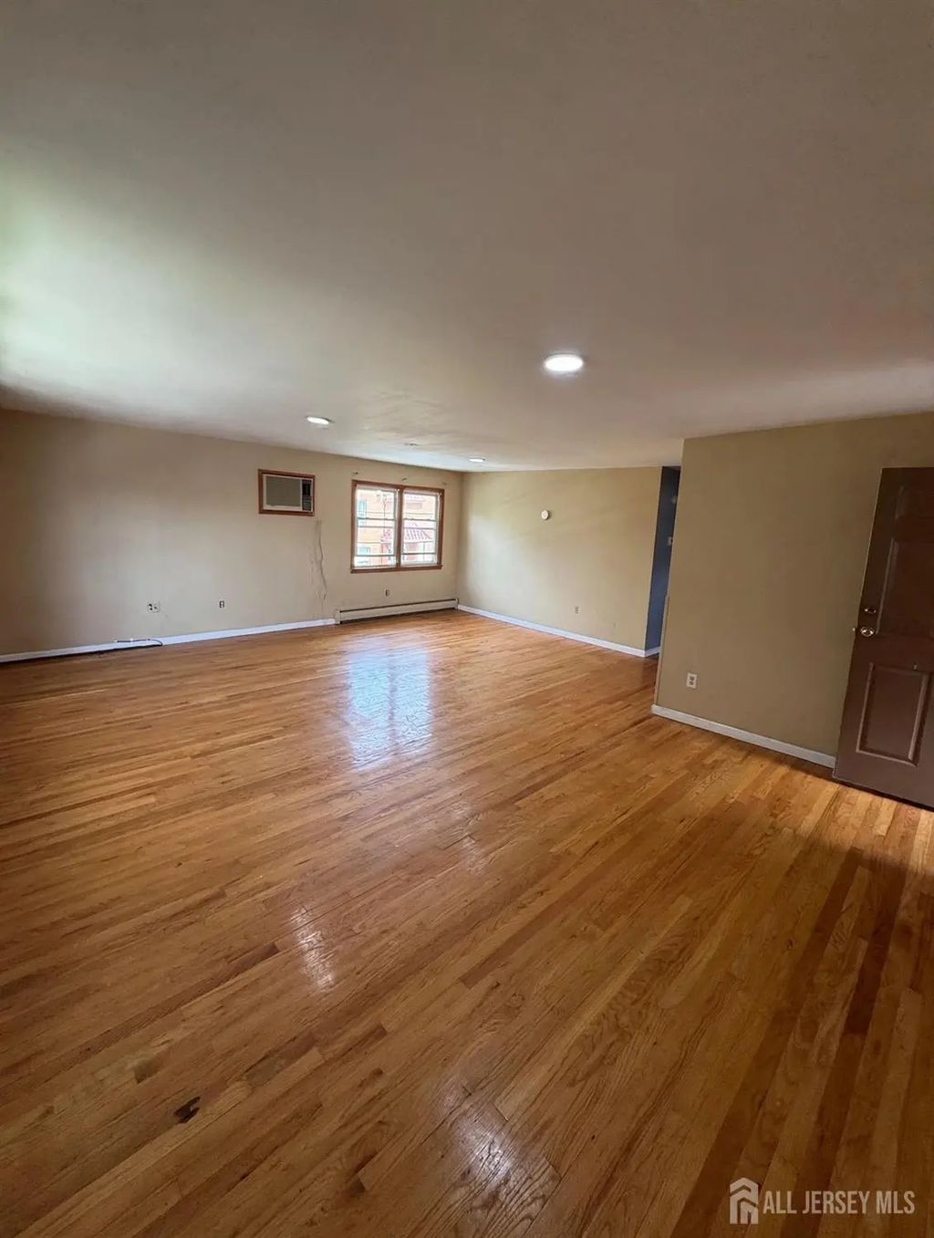 68 Christopher St Street, Carteret