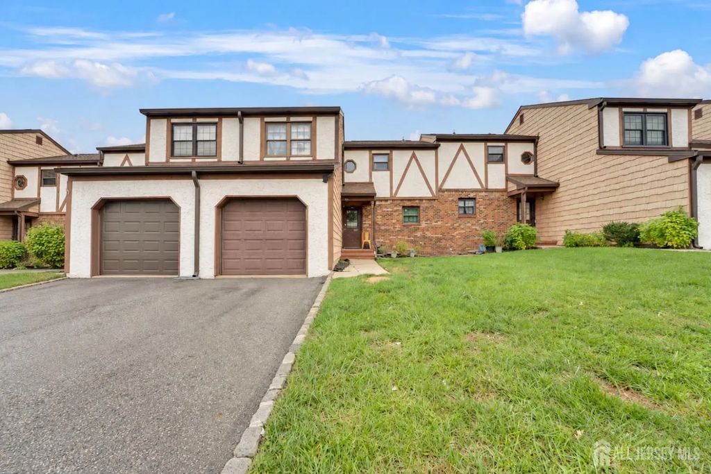 23 Wellington Court, Sayreville