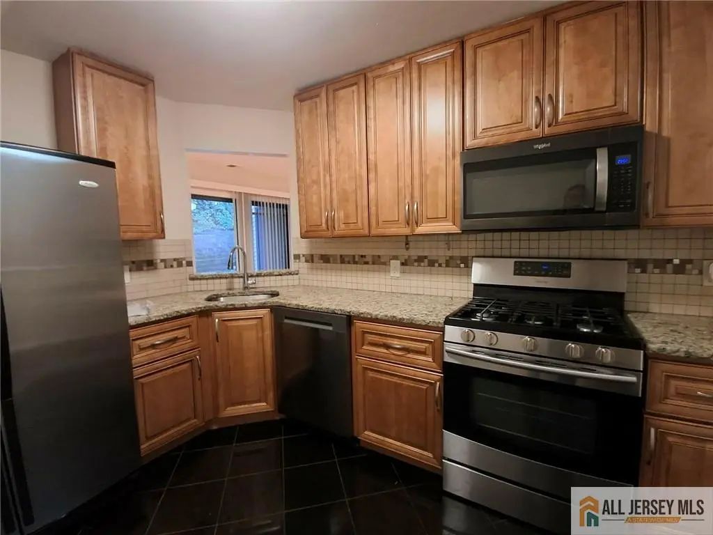 510 Sunshine Court, Sayreville
