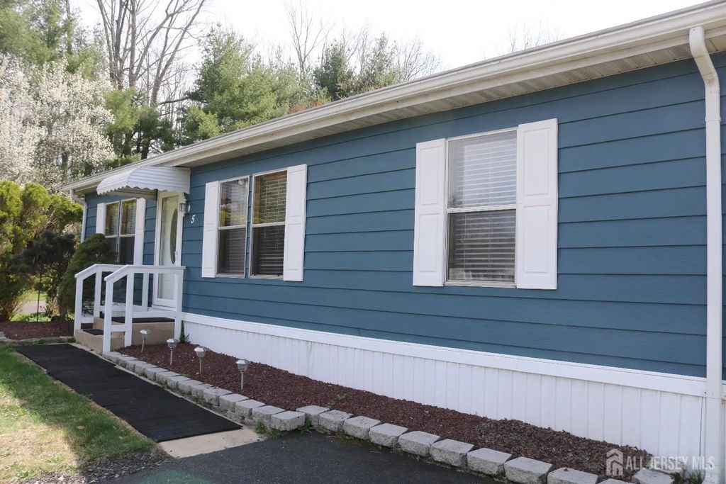 5 Fallow Drive, Manalapan