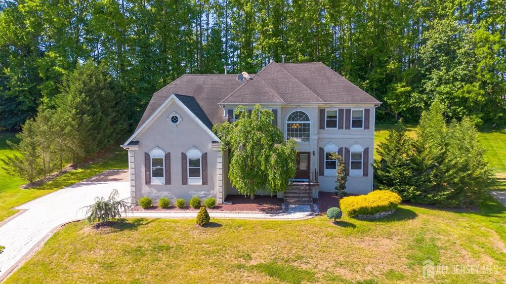 20 Forest Lane, Monroe