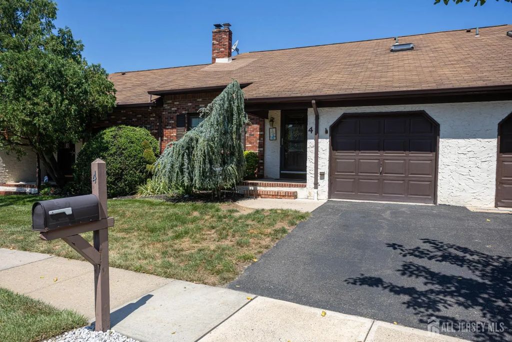 4 Cheltenham Place, Sayreville