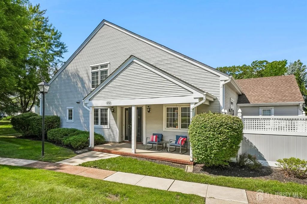 65 Winthrop Road, Monroe