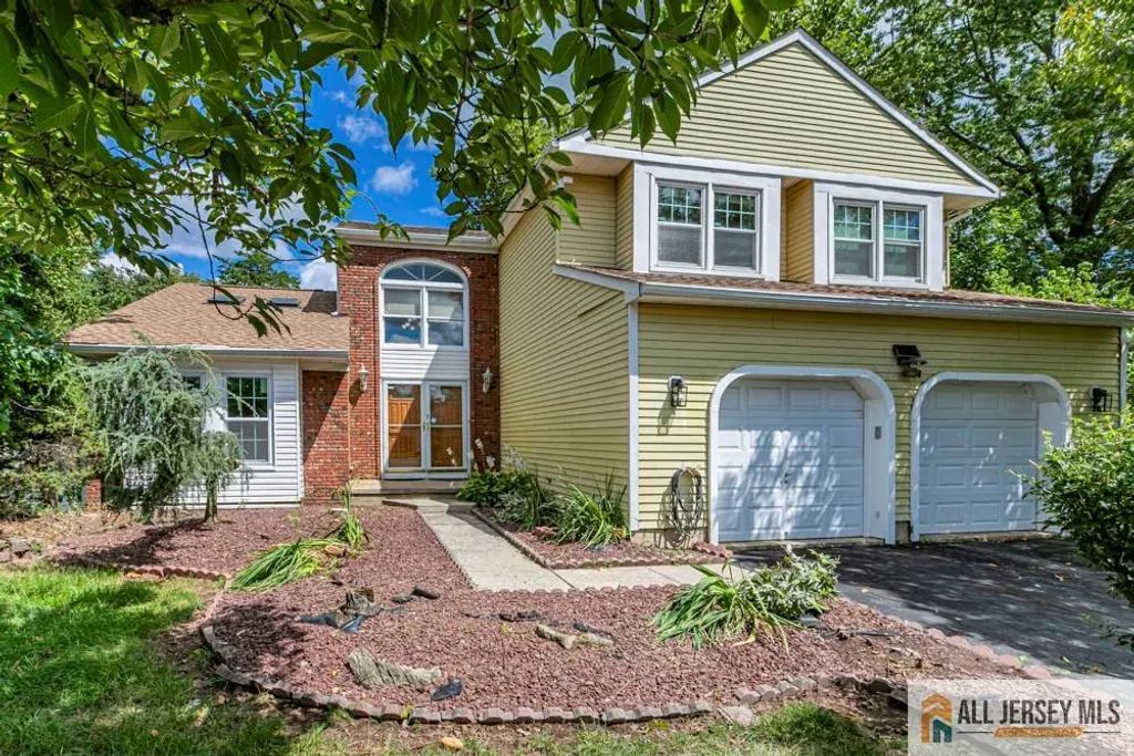 9 Chipwood Lane, North Brunswick