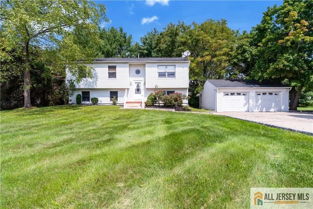 89 Dey Road, Plainsboro