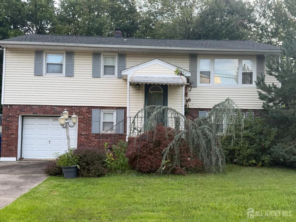 770 N Adams Lane, North Brunswick